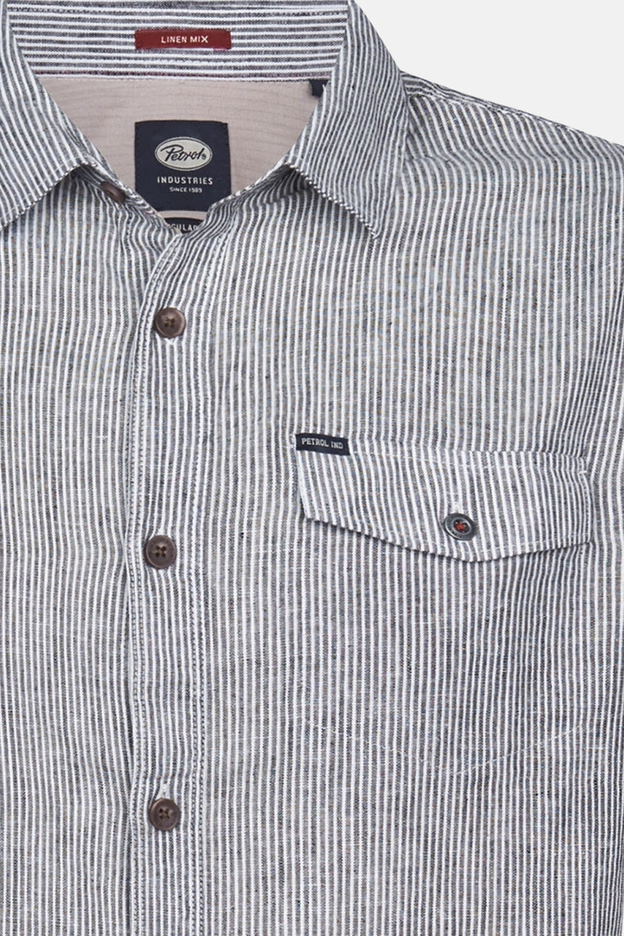 Chemise bleue rayée avec manches longues de Petrol Industries, avec poche poitrine et boutons bruns.
