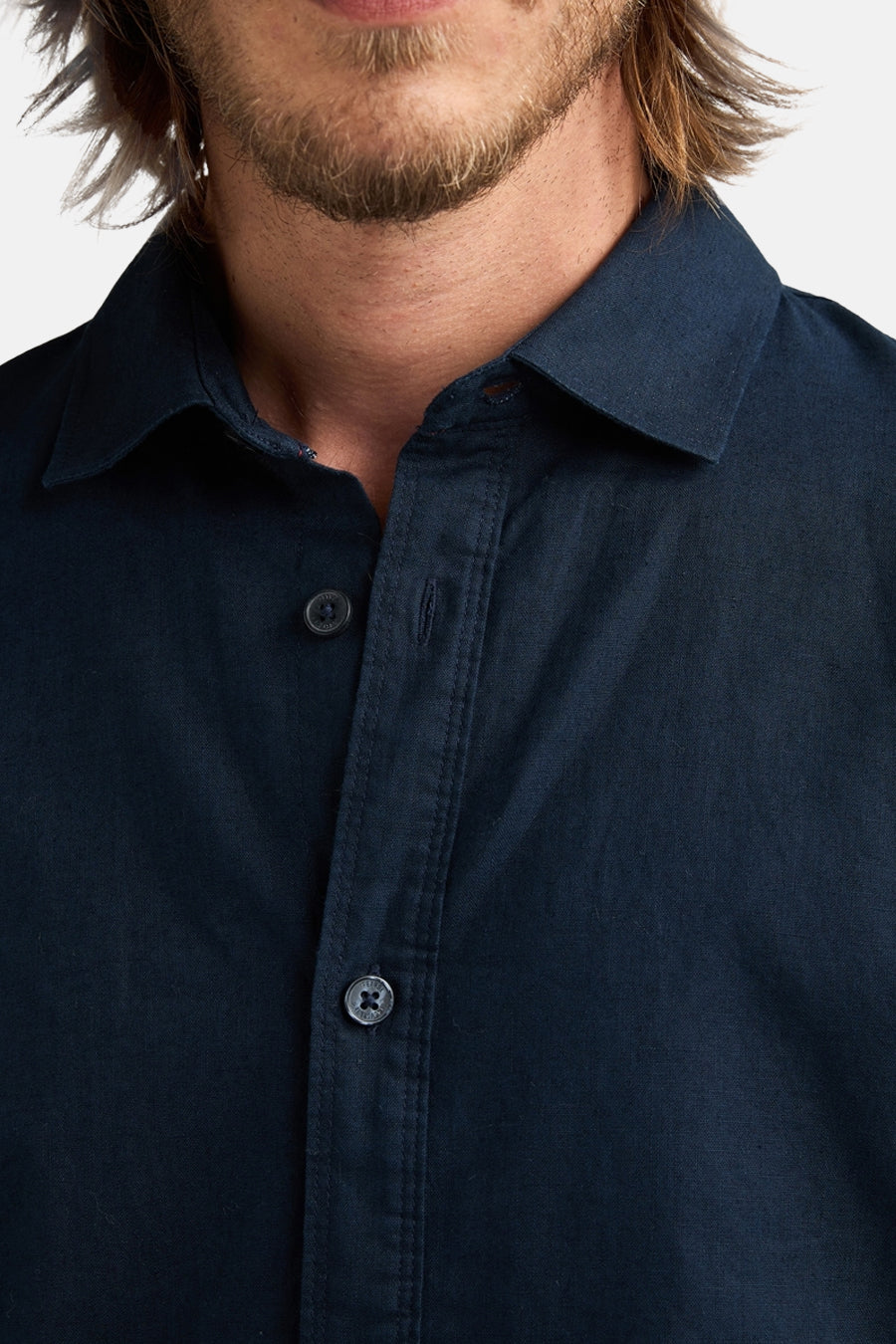 Chemise bleue à manches longues de Petrol Industries, avec fermeture boutonnée et col classique.