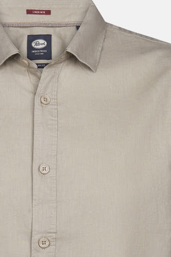 Chemise beige à manches longues de Petrol Industries, avec collet et fermeture à boutons.