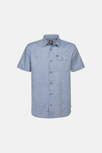 Chemise bleue à manches courtes de Petrol Industries, avec poche poitrine et fermeture boutonnée.