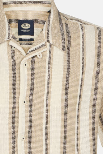 Chemise beige à manches courtes de Petrol Industries®, avec motif rayé et fermeture à boutons.