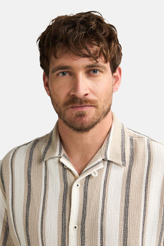 Chemise beige à manches courtes de Petrol Industries®, avec un motif rayé.