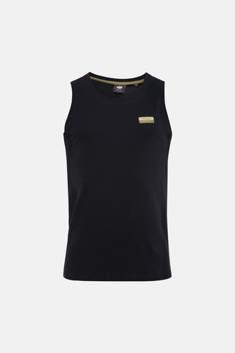 Débardeur noir de Petrol Industries, avec un écusson logo et combiné avec un jean et des chaussures grises.