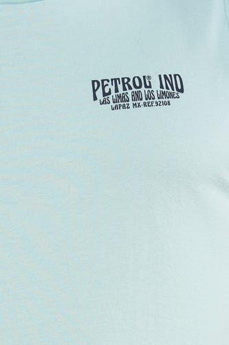 Débardeur vert de Petrol Industries, avec un logo sur la poitrine.