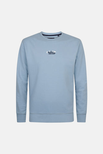 Blauwe sweater met ronde hals van Petrol Industries, met klein logo op de borst.