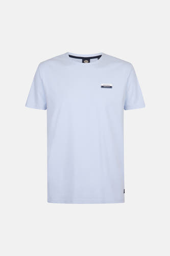 T-shirt bleu à manches courtes de Petrol Industries avec un petit détail d'étiquette sur la poitrine.