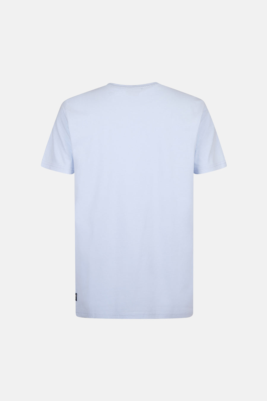 T-shirt bleu à manches courtes de Petrol Industries, vu par derrière, avec un petit étiquette de marque en bas.