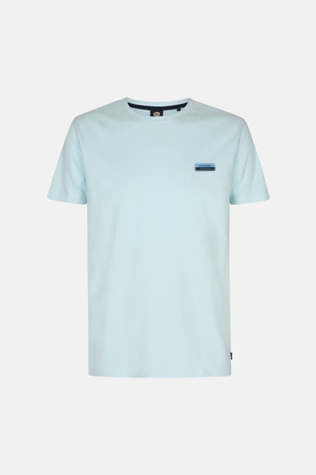 T-shirt bleu clair à manches courtes de Petrol Industries, avec un logo sur la poitrine.