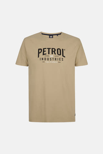 T-shirt beige à manches courtes de Petrol Industries, avec impression de texte noire sur l'avant.