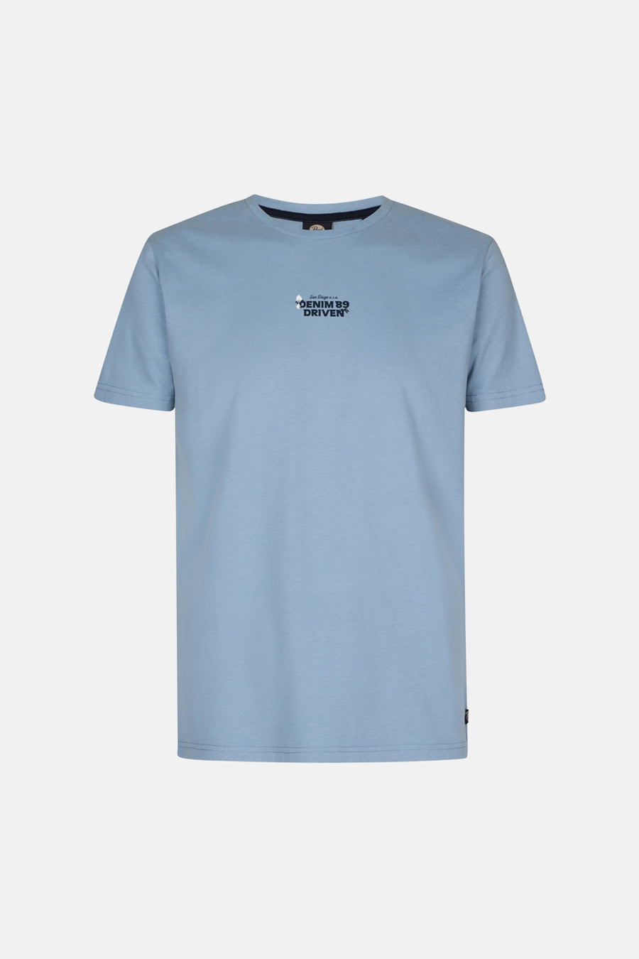 T-shirt bleu à manches courtes de Petrol Industries®, avec une petite impression sur la poitrine.