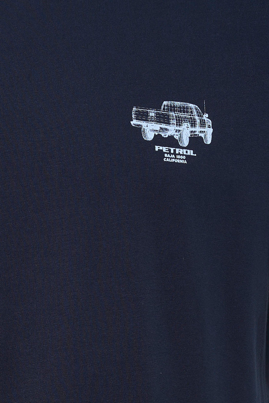 T-shirt bleu à manches courtes de Petrol Industries, avec imprimé graphique d'une voiture et texte.