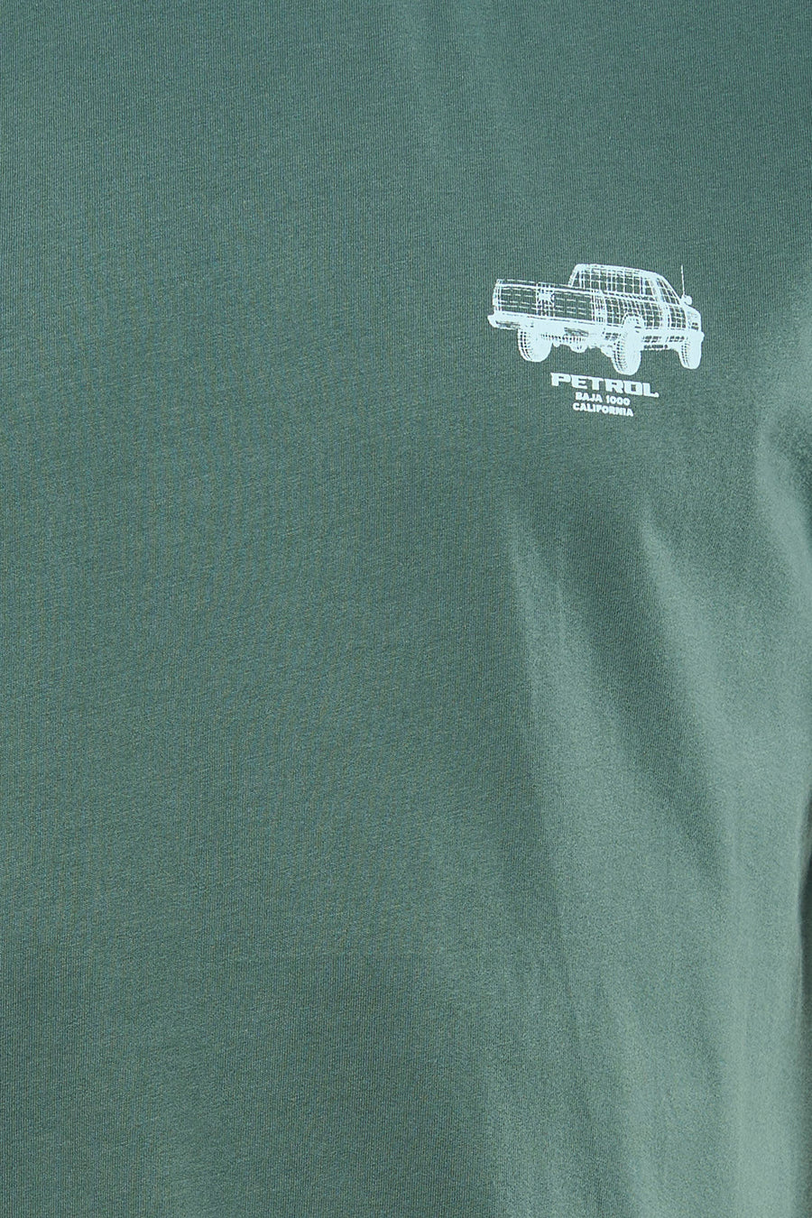 T-shirt vert à manches courtes de Petrol Industries avec un imprimé voiture blanc.