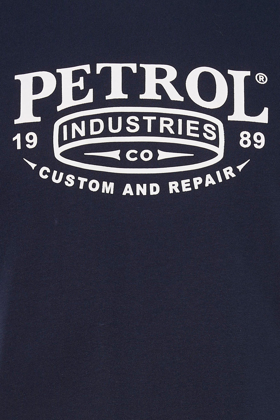 T-shirt bleu à manches courtes de Petrol Industries®, avec un imprimé blanc frappant sur le devant.
