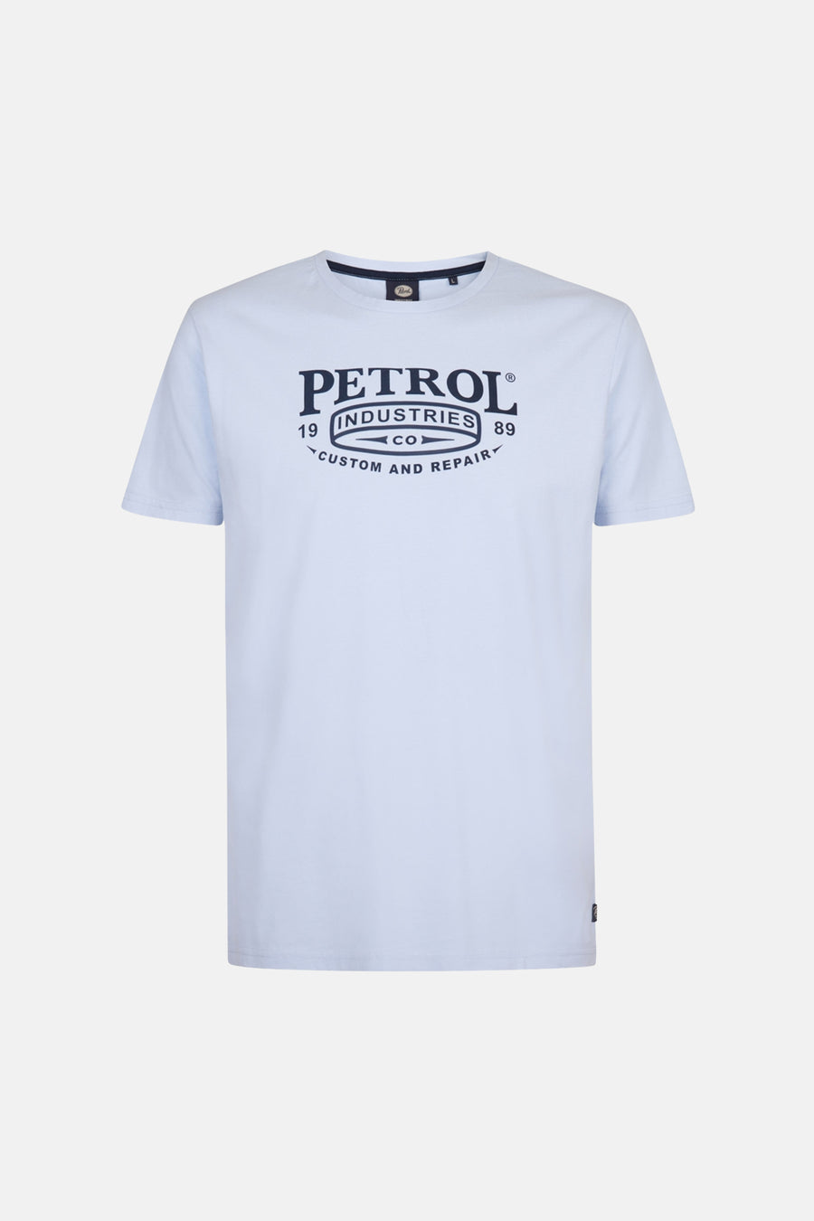 T-shirt bleu de Petrol Industries avec des manches courtes et une impression graphique sur la poitrine.
