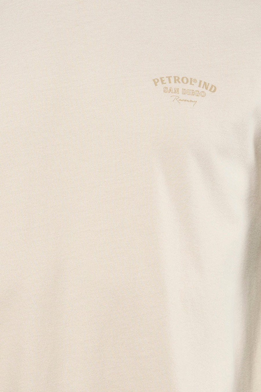 T-shirt écru à manches courtes de Petrol Industries®, avec petit lettrage du logo.