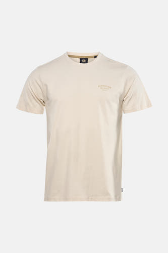 T-shirt écru à manches courtes de Petrol Industries®, avec un petit logo sur la poitrine, à combiner avec un jean et des baskets blanches.
