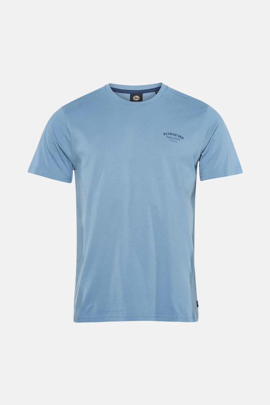 Blauw T-shirt van Petrol Industries, met korte mouwen en een kleine print op de borst.

