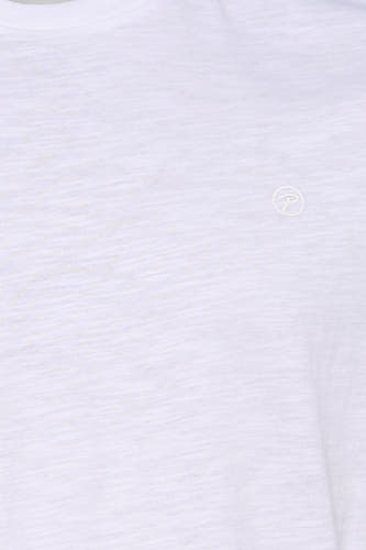 T-shirt blanc à manches courtes de Petrol Industries, avec un logo subtil sur la poitrine et une légère texture.