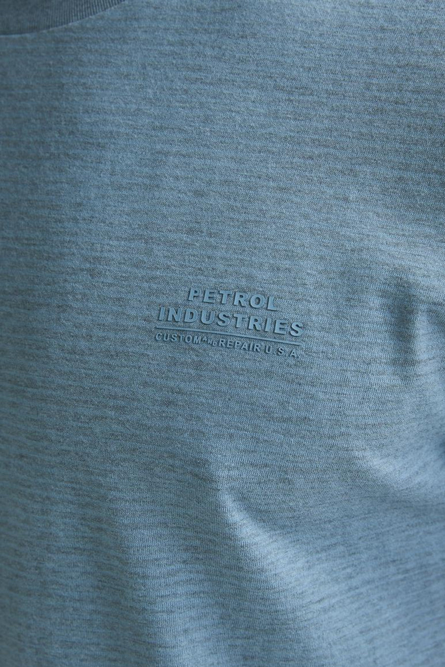 Blauw T-shirt met korte mouwen van Petrol Industries, met een gedrukt logo op de borst.