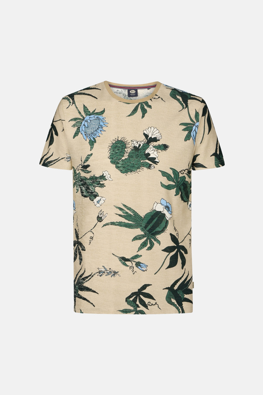 Beige T-shirt met korte mouwen van Petrol Industries, met een botanische print van cactussen en bloemen.
