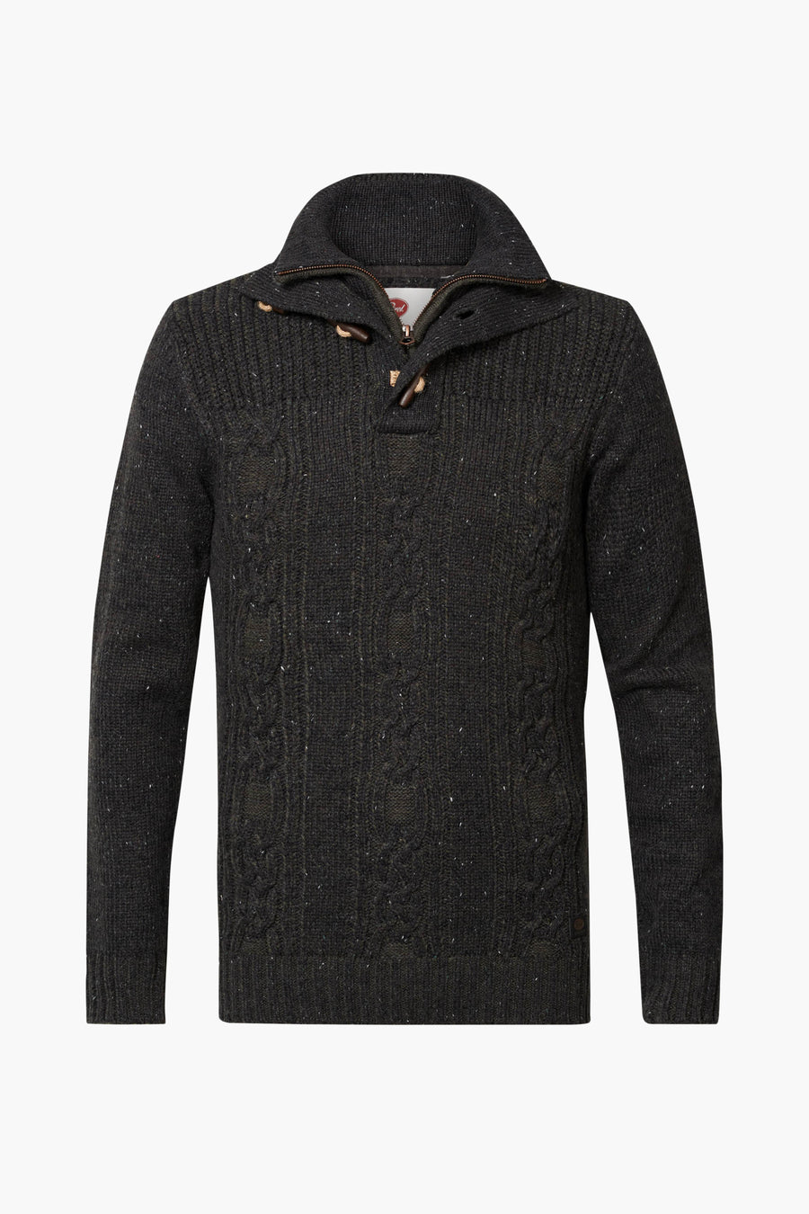 Pull gris de Petrol Industries®, avec un motif torsadé et un col à boutons en bois.