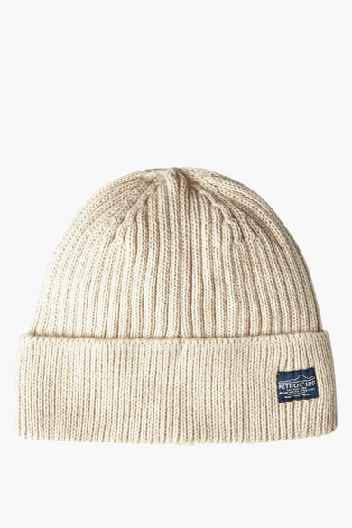 Chapeau tricoté beige de Petrol Industries, avec des côtes et un étiquette logo bleu sur l'ourlet.