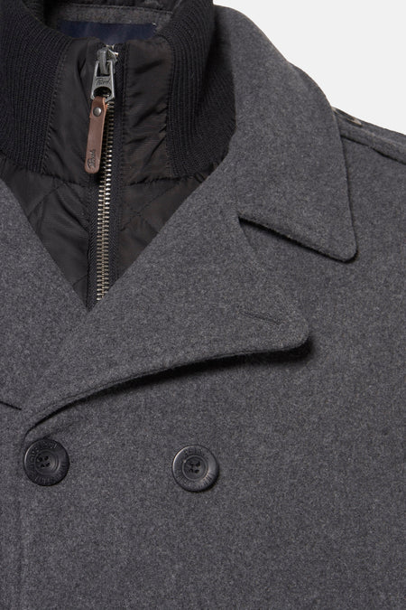 Veste grise de Petrol Industries, avec des boutons doubles et un col montant à fermeture éclair.