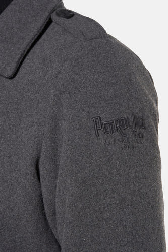 Manteau de laine grise de Petrol Industries®, avec des épaulettes et un logo brodé sur le poignet.