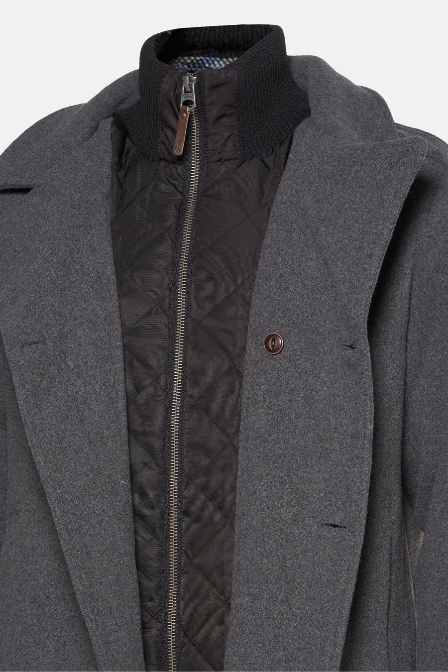 Veste grise de Petrol Industries, avec une doublure intérieure en duvet noir et un col côtelé.
