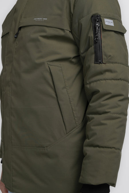Vestes de pluie kaki de Petrol Industries avec poches et fermeture éclair sur le bras, cropped.