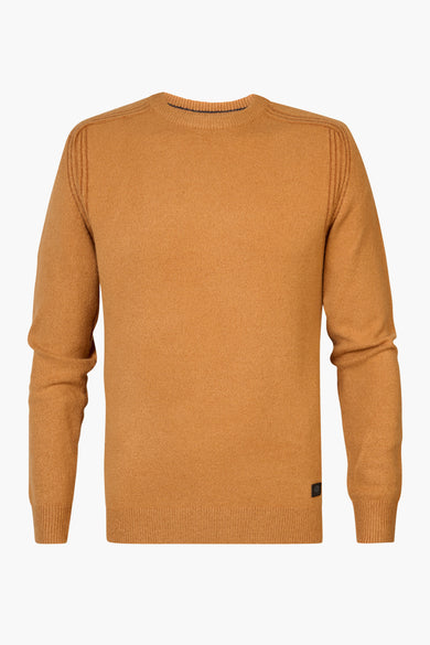 Maillot orange avec col rond de Petrol Industries®, avec des manches longues et des détails côtelés.