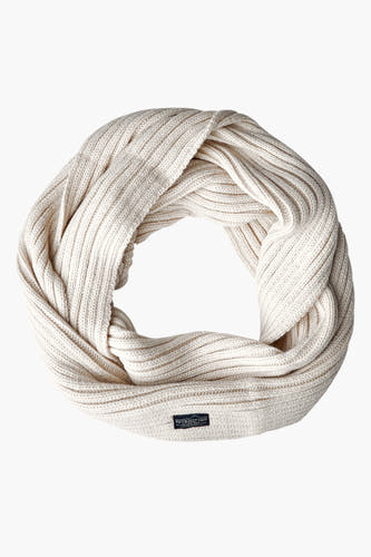 Écru voile d'hiver de Petrol Industries, avec une texture tricotée et un design tourné.