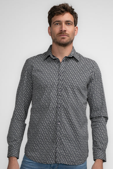 Chemise bleue à manches longues de Petrol Industries, avec un motif triangulaire graphique, vue de dos.