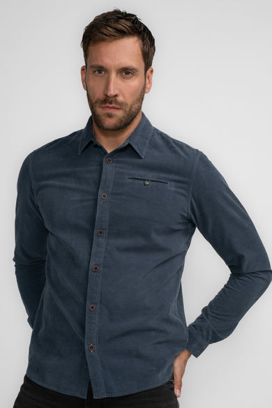 Bleu, chemise à longues manches de Petrol Industries, avec collet et petit poche de poitrine.