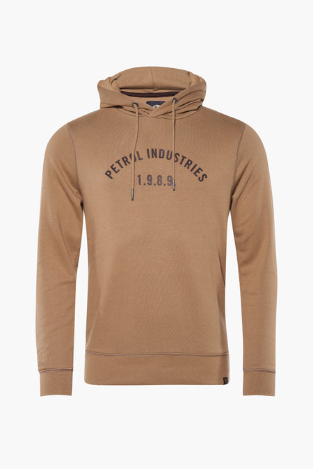 Gilet beige avec capuche de Petrol Industries et un logo imprimé sur la poitrine.