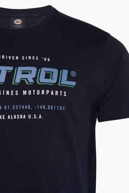 T-shirt bleu à manches courtes de Petrol Industries, avec impression textuelle et manches courtes.