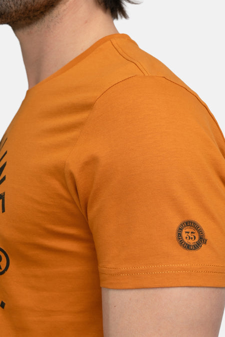 T-shirt orange à manches courtes de Petrol Industries, avec une petite impression sur la manche.