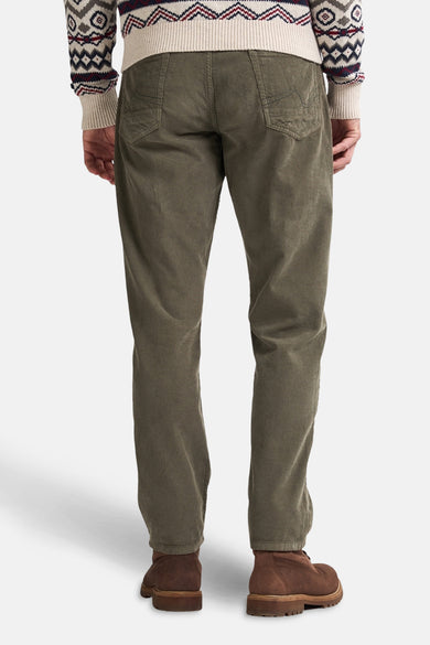 Pantalon vert de Petrol Industries, avec texture en corduroy, arrière.