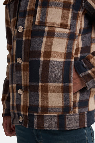 Veste courte multicolore de Petrol Industries® avec motif de lunettes, fermeture à boutons et poches.