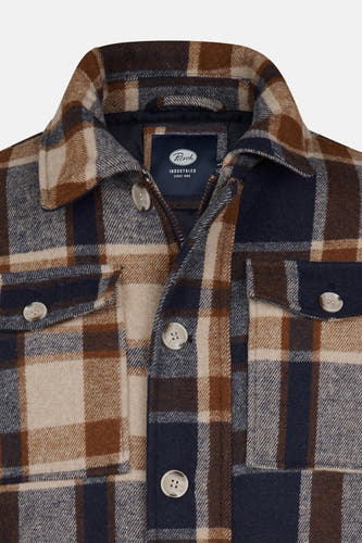 Veste courte multicolore de Petrol Industries avec motif à carreaux et fermeture à boutons.