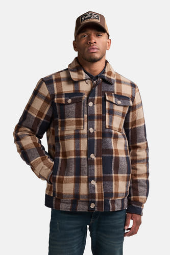 Manteau court multicolore de Petrol Industries® avec un motif de visière, une fermeture à boutons et des jeans bleus.