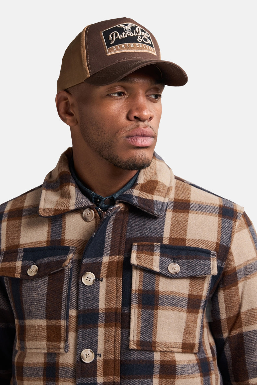 Veste courte multicolore de Petrol Industries, avec un motif de lunettes et des poches visibles.