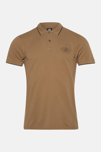 Polo beige à manches courtes de Petrol Industries, avec des accents marrons sur le col et les manches.
