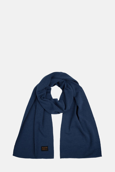 Châle d'hiver bleu de Petrol Industries avec une texture tissée.