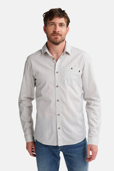 Chemise bleue à longues manches de Petrol Industries, avec un motif rayé vertical et une poche poitrine.