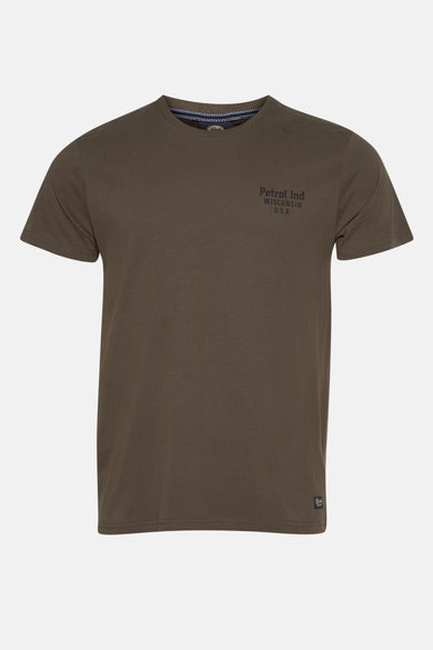 T-shirt vert avec manches courtes de Petrol Industries, avec une impression textuelle sur la poitrine.