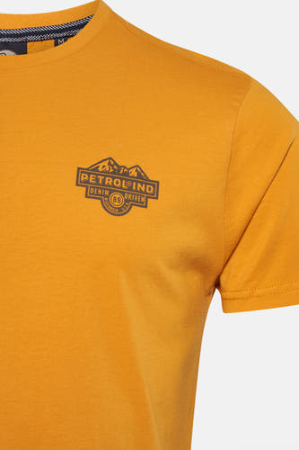 T-shirt jaune à manches courtes de Petrol Industries, avec un imprimé sur la poitrine.