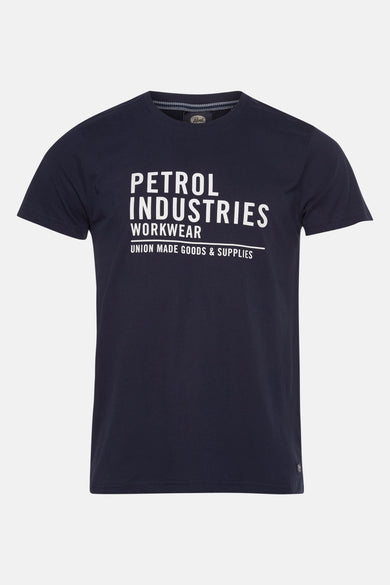 T-shirt bleu à manches courtes de Petrol Industries, avec une impression blanche sur texte sur l'avant.