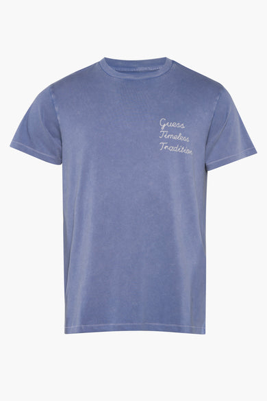 T-shirt bleu à manches courtes de Guess, avec manches courtes et un imprimé sur la poitrine.