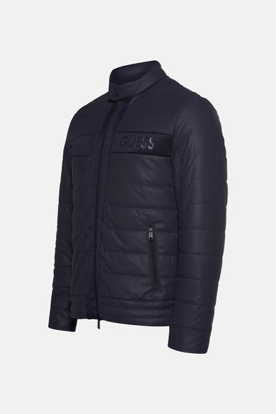 Manteau court bleu de Guess avec un design effiloché et une fermeture éclair.